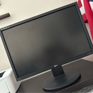 LG Flatron E2210T 19” Monitor - Black
